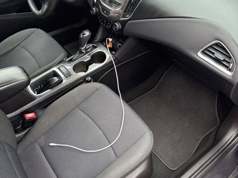 Used 2017 Chevrolet Cruze LT image 26