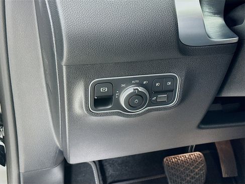 Certified 2025 Mercedes-Benz GLB 250 4MATIC image 11