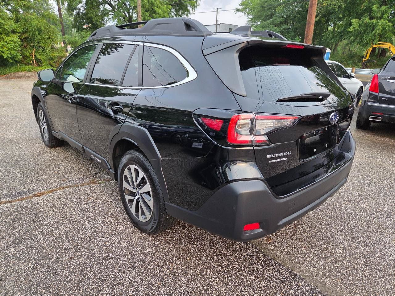 Used 2023 Subaru Outback Premium AWD/4WD image 5