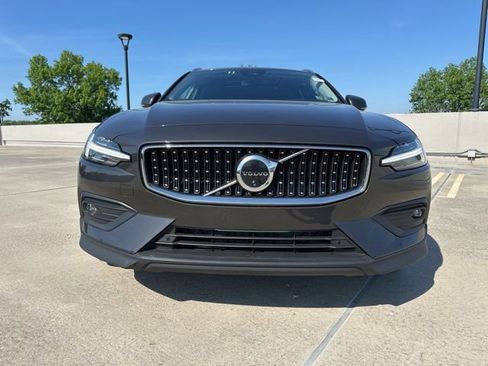 Certified 2025 Volvo V60 B5 Cross Country Plus AWD/4WD image 2