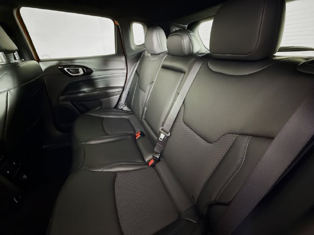 New 2026 Jeep Compass Latitude AWD/4WD image 23