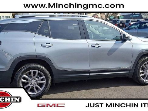 Used 2023 GMC Terrain SLT w/ Tech Package image 7