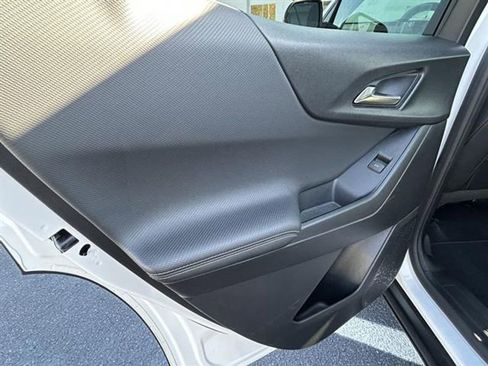 Used 2025 Chevrolet Equinox LT w/ Convenience Package II image 24