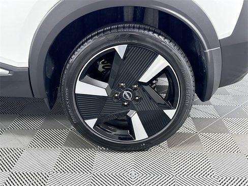 Certified 2025 Nissan Kicks SR image 4