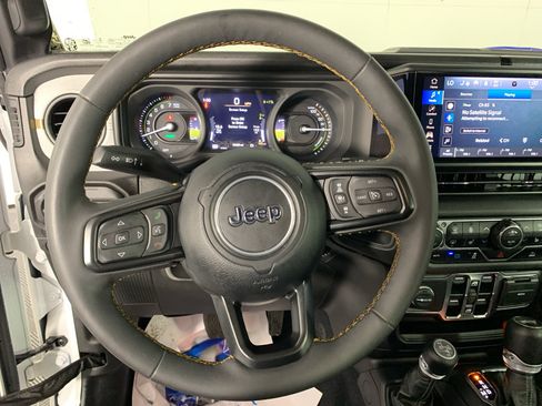 Used 2024 Jeep Wrangler Unlimited w/ Convenience Group AWD/4WD image 21