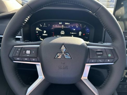 New 2026 Mitsubishi Outlander SE image 32