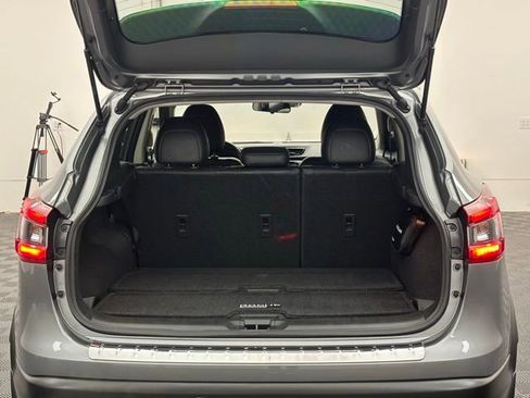 Used 2022 Nissan Rogue Sport SV w/ Technology Package FWD image 9