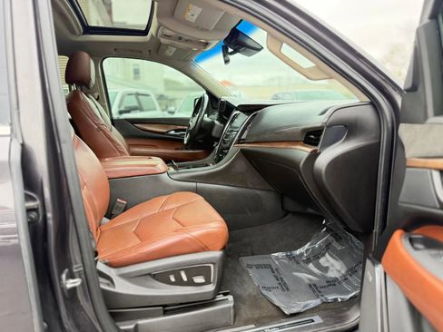 Used 2015 Cadillac Escalade Premium image 15