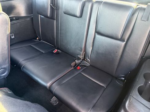 Used 2019 Toyota Highlander SE image 28