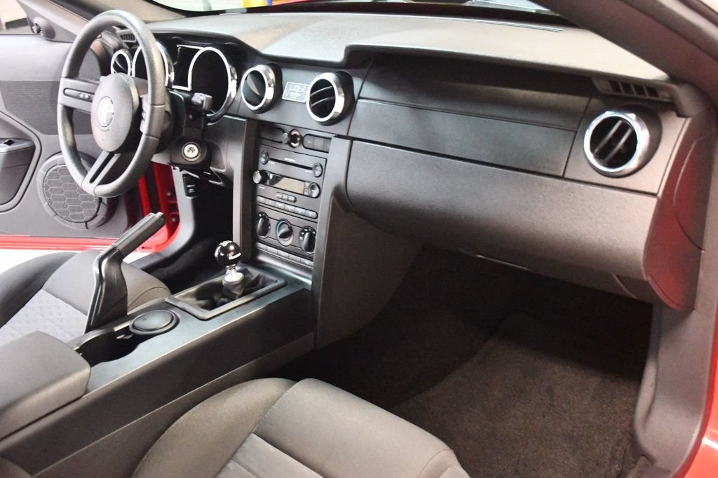 Used 2005 Ford Mustang GT RWD image 28