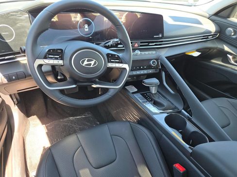 New 2026 Hyundai Elantra Limited FWD image 8