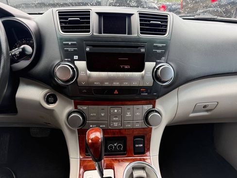 Used 2011 Toyota Highlander Limited w/ Tow Pkg FWD image 21