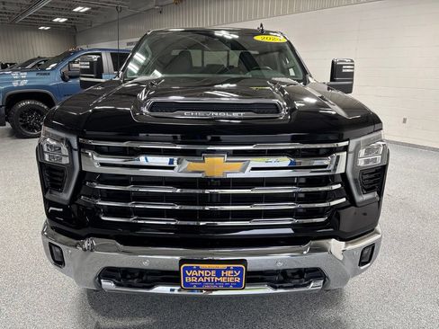 Used 2024 Chevrolet Silverado 2500 LTZ w/ LTZ Convenience Package AWD/4WD image 2
