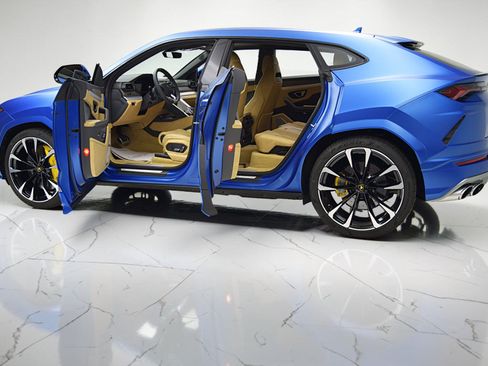 Used 2022 Lamborghini Urus AWD/4WD image 5