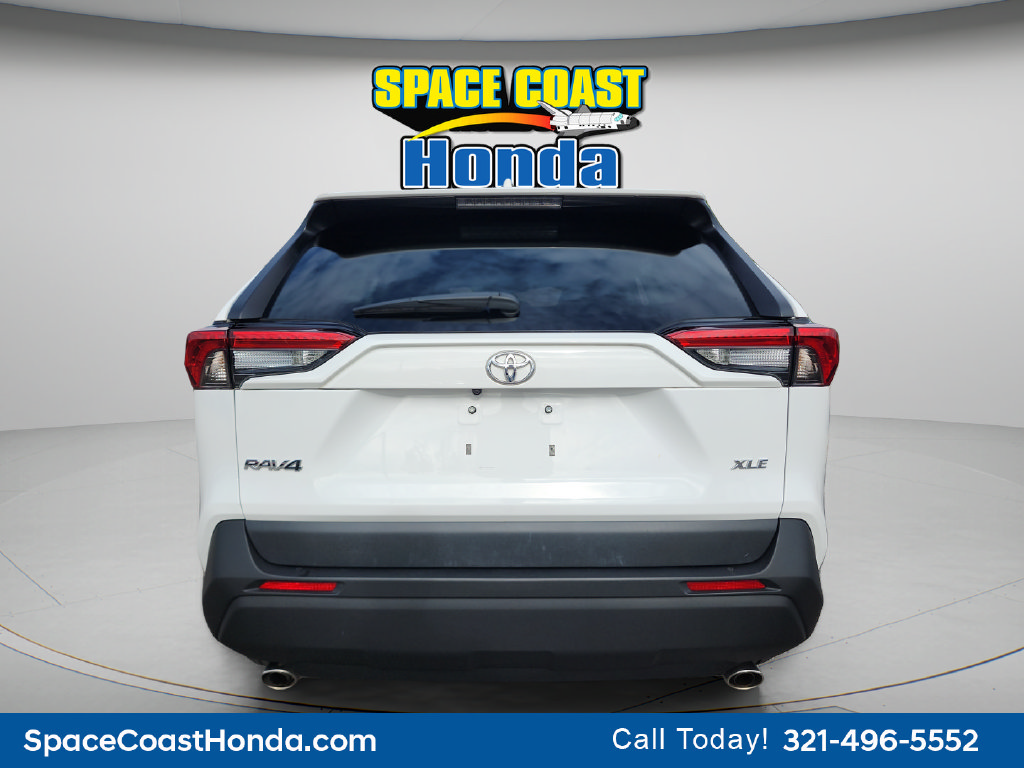 Used 2024 Toyota RAV4 XLE FWD image 4