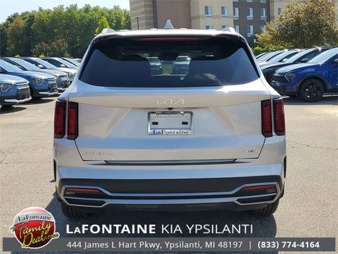Used 2023 Kia Sorento EX image 5