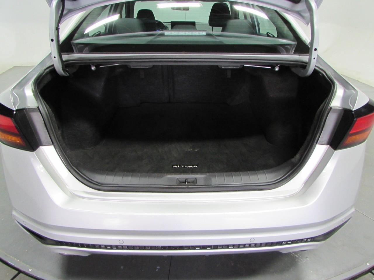 Used 2024 Nissan Altima 2.5 SV w/ SV Premium Package FWD image 11