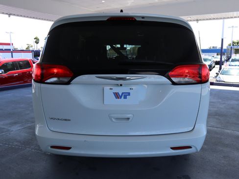 Used 2021 Chrysler Voyager Lxi image 7
