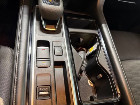 Used 2024 Nissan Pathfinder SV FWD image 5