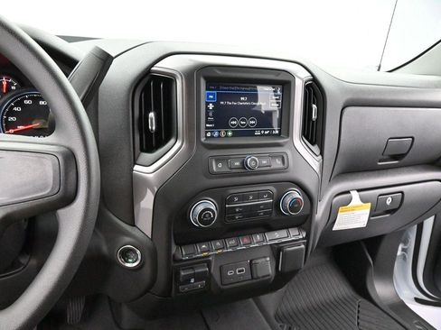 Used 2025 Chevrolet Silverado 1500 Custom Trail Boss w/ Turbomax Blackout Package AWD/4WD image 17