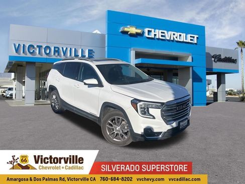 Used 2022 GMC Terrain SLT AWD/4WD image 1
