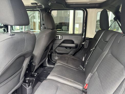 Used 2020 Jeep Wrangler Unlimited Sahara AWD/4WD image 8