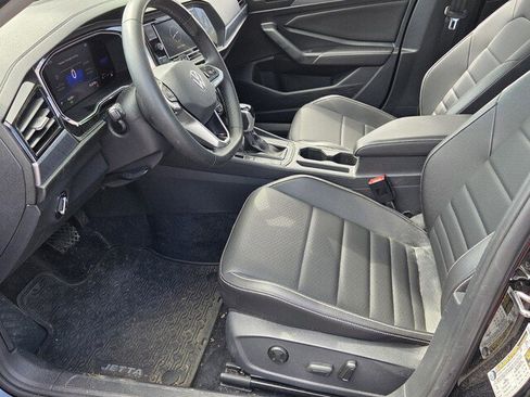 Used 2022 Volkswagen Jetta SE w/ Panoramic Sunroof Package image 17