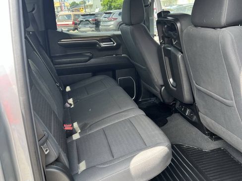 Used 2023 Chevrolet Silverado 1500 LT AWD/4WD image 7