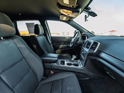 Used 2021 Jeep Grand Cherokee Laredo image 24