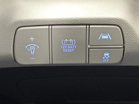 Used 2023 Hyundai Elantra Limited image 24