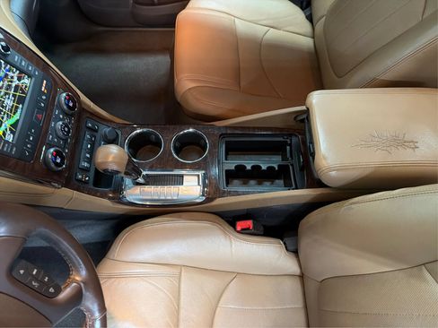 Used 2017 Buick Enclave Premium w/ Experience Buick Package FWD image 32