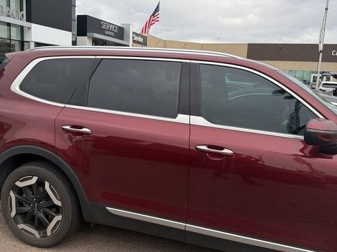 Used 2023 Kia Telluride S image 13