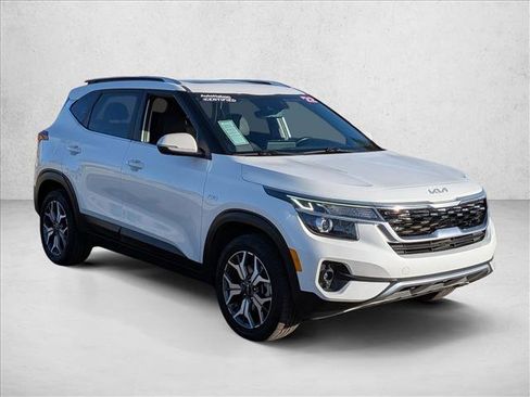 Used 2022 Kia Seltos EX image 3