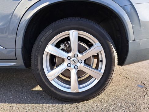 Used 2022 Volvo XC90 T5 Momentum image 38