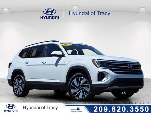 Used 2024 Volkswagen Atlas SE AWD/4WD image 1