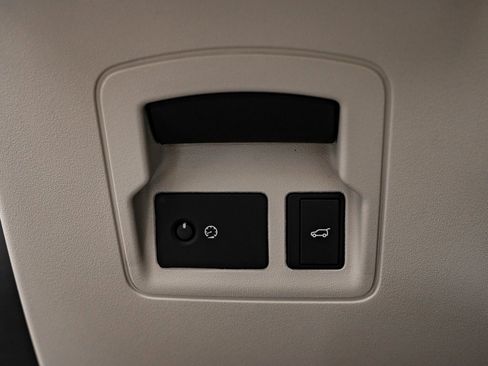 Used 2023 Land Rover Range Rover Velar R-Dynamic S image 42