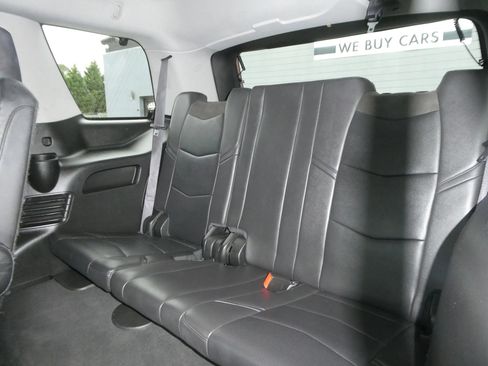Used 2016 Cadillac Escalade Luxury image 34