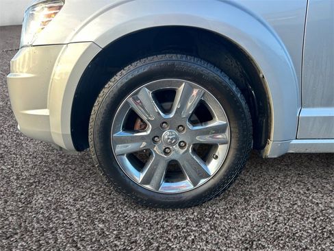 Used 2010 Dodge Journey R/T w/ Navigation & Sound Group I image 10