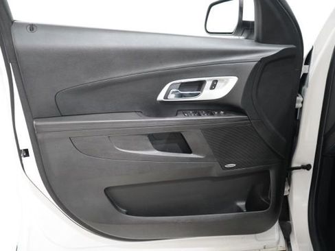 Used 2017 Chevrolet Equinox LT w/ Convenience Package image 19