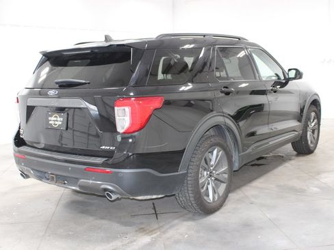 Used 2021 Ford Explorer XLT w/ Equipment Group 202A AWD/4WD image 9