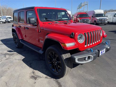 Used 2022 Jeep Wrangler Unlimited Sahara AWD/4WD image 7