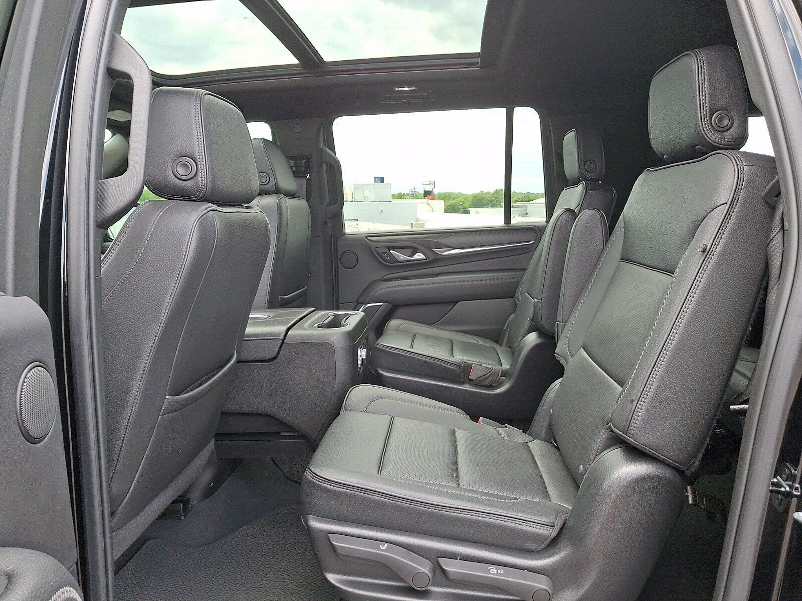 Used 2022 GMC Yukon XL Denali w/ Max Trailering Package AWD/4WD image 11