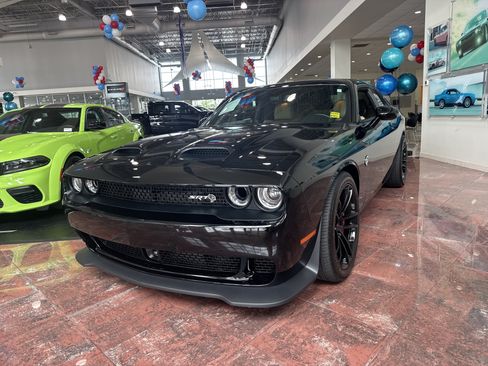 Used 2023 Dodge Challenger SRT Hellcat w/ Driver Convenience Group RWD image 2
