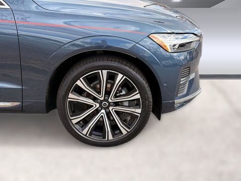 Certified 2023 Volvo XC60 B5 Ultimate w/ Protection Package Premier image 12