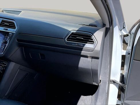 Used 2018 Volkswagen Tiguan SEL Premium FWD image 21