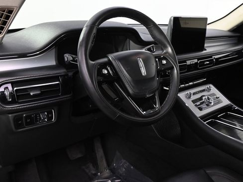 Used 2023 Lincoln Aviator Standard w/ Premium Package image 12