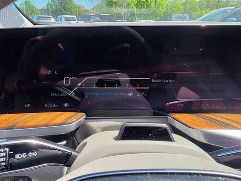 Used 2025 Cadillac Escalade Premium Luxury Platinum AWD/4WD image 30