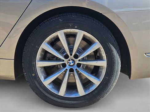 Used 2021 BMW 740i w/ Premium Package image 25