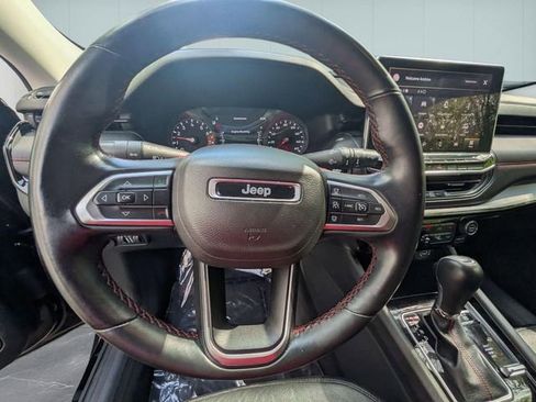 Used 2022 Jeep Compass Trailhawk w/ Trailhawk Convenience Group AWD/4WD image 18
