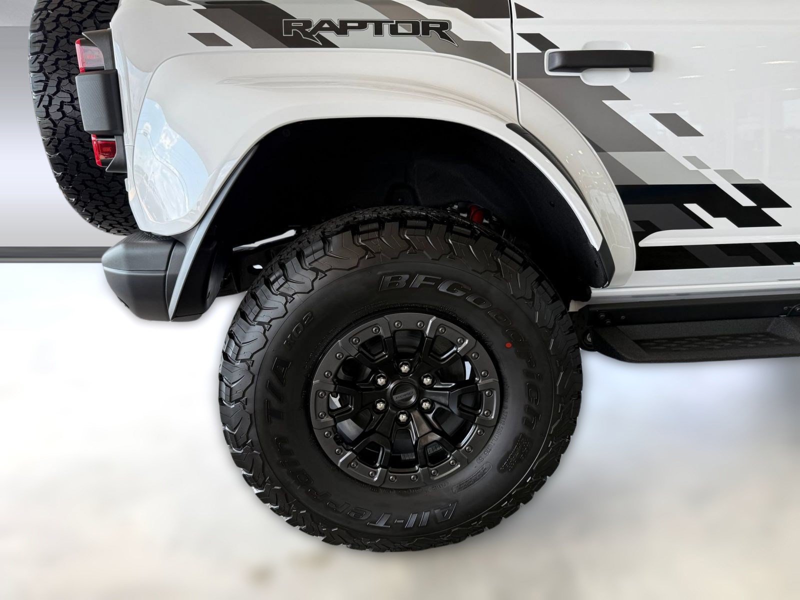 New 2026 Ford Bronco Raptor w/ Interior Carbon Fiber Pack AWD/4WD image 13